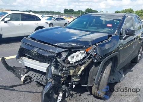 2019 Toyota Rav4 Xle Premium z USA, uszkodzony, nr VIN 2T3C1RFV8KW031142